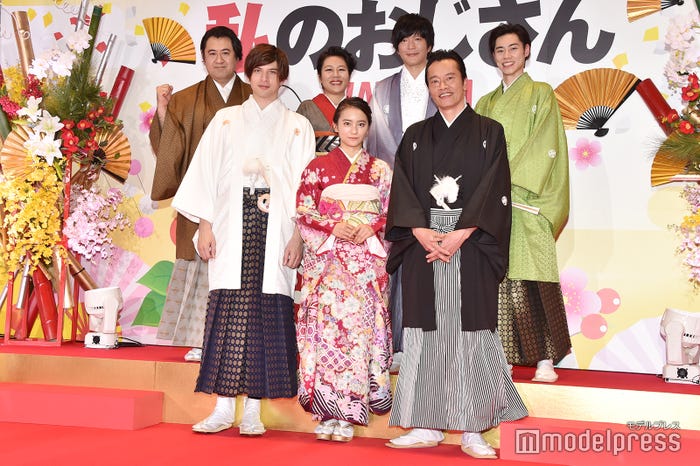 前列左から:城田優、岡田結実、遠藤憲一/後列左から:小手伸也、青木さやか、田辺誠一、戸塚純貴 (C)モデルプレス