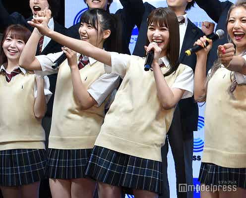 生見愛瑠・AKB48下尾みうら、ミニスカ制服で美脚披露 ゆきぽよ「真のギャルを教えていきたい」