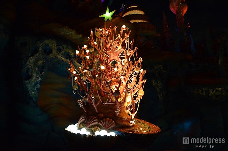 マーメイドラグーンのサンゴのツリー（夜）