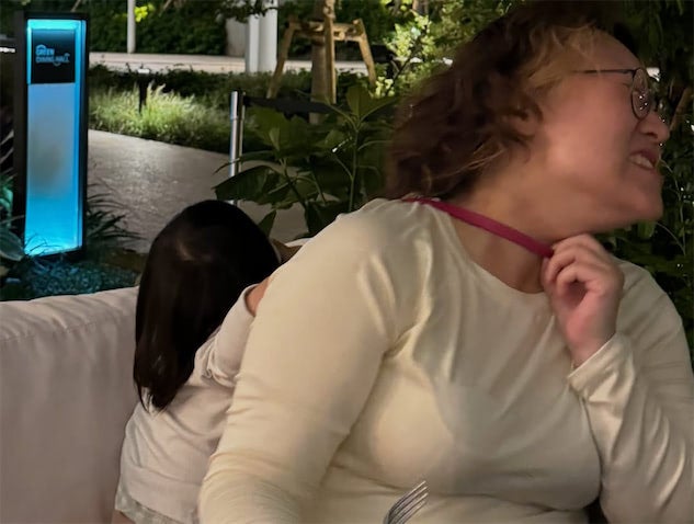 「娘と楽しく笑い合っていたと思ったら…」バービー、1歳愛娘とのハプニングを明かす