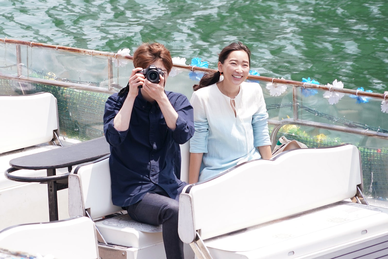 宮沢氷魚・杏／「偽装不倫」第1話より（C）日本テレビ