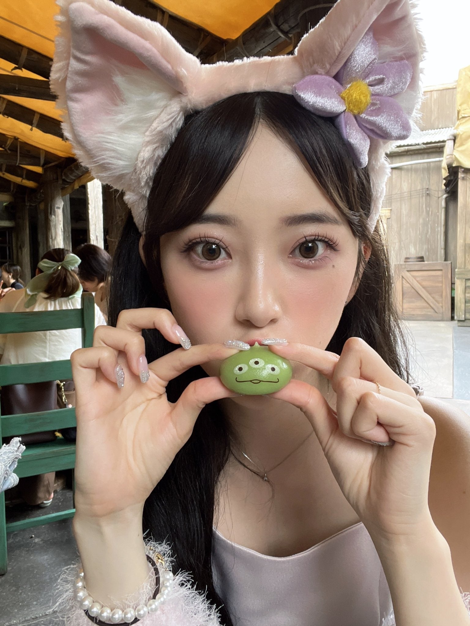 堀未央奈、“かわいい後輩”とディズニー満喫 ミニ丈ワンピで美スタイル際立つ