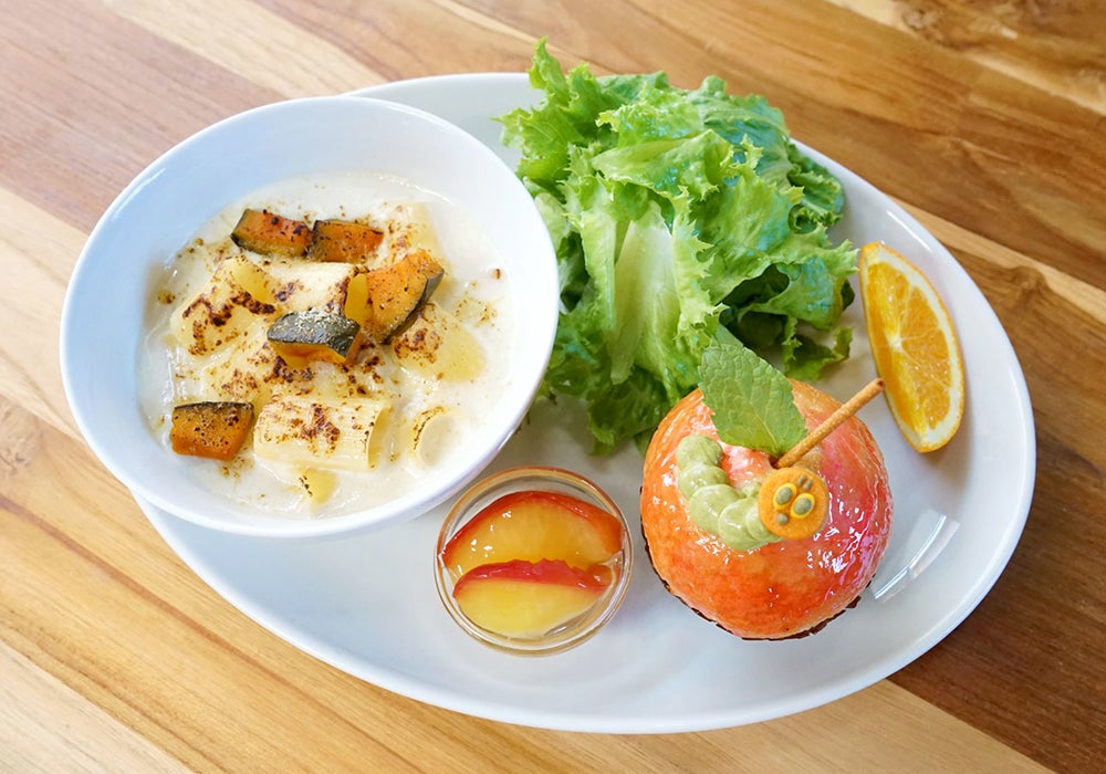 「はらぺこあおむしのクラムチャウダー」¥1680（+tax）／TM ＆ （C） 2020 Penguin Random House LLC．All rights reserved．