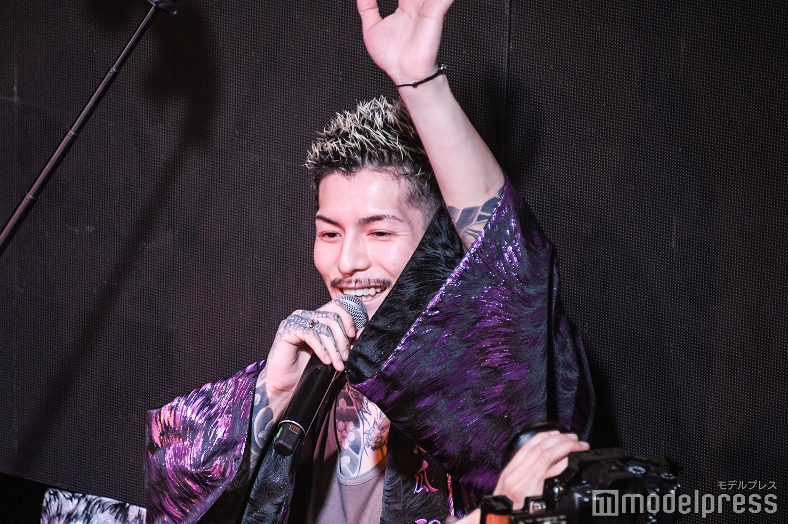 DJふぉい 「レペゼン恐怖のカウントダウンライブ ～ガチで生配信～」（C）モデルプレス