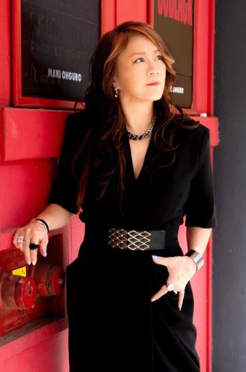 大黒摩季 4.30DEEN武道館ライブに友情出演 池森秀一そば店開店記念に花添える