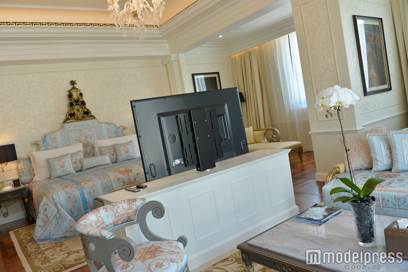 「パラッツォ ヴェルサーチ ドバイ」の“インペリアルスイート”寝室（C）モデルプレス