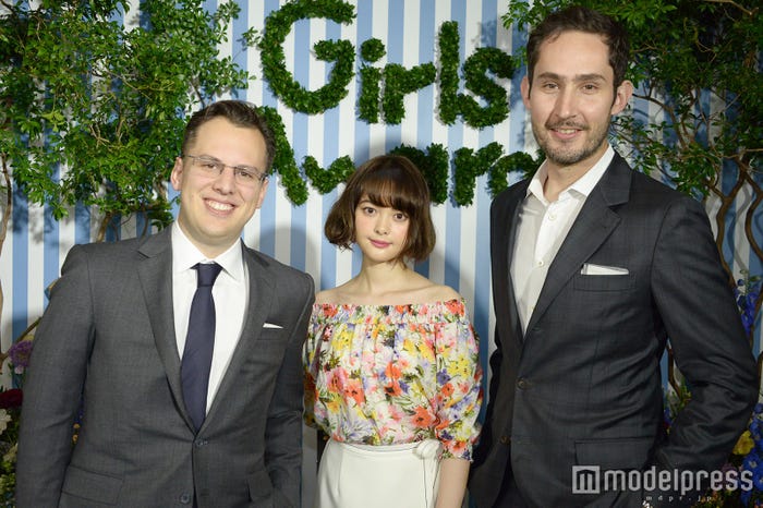 (左から)マイク・クリーガー氏、玉城ティナ、ケビン・シストロム氏