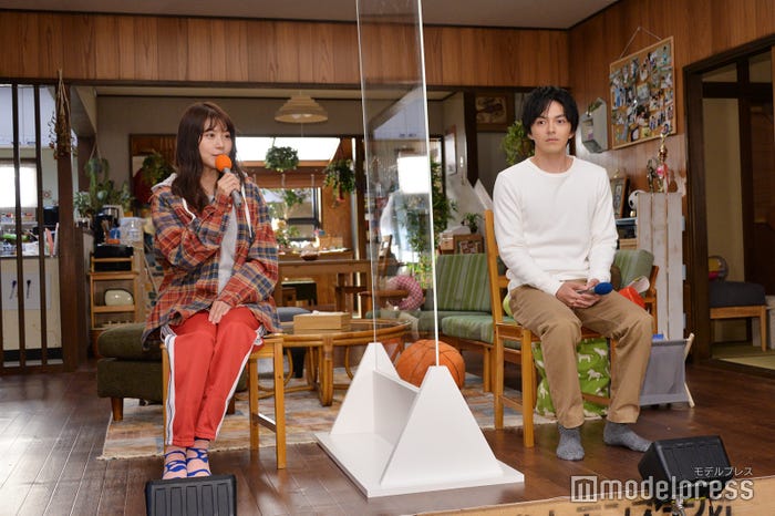 有村架純からの褒め言葉にびっくりしている林遣都(C)モデルプレス