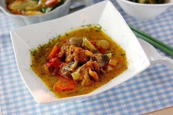 キンのココナッツ煮込み