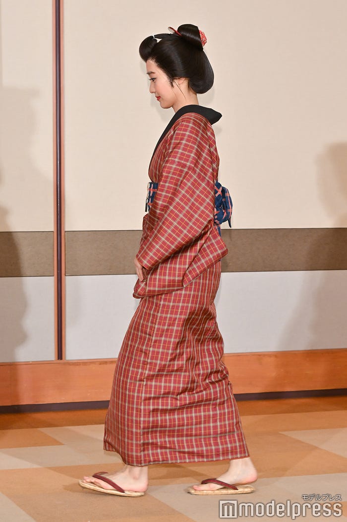 菅井友香(C)モデルプレス