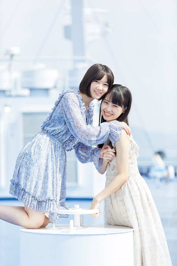 甲斐心愛、中村舞(C)忠地七緒、光文社