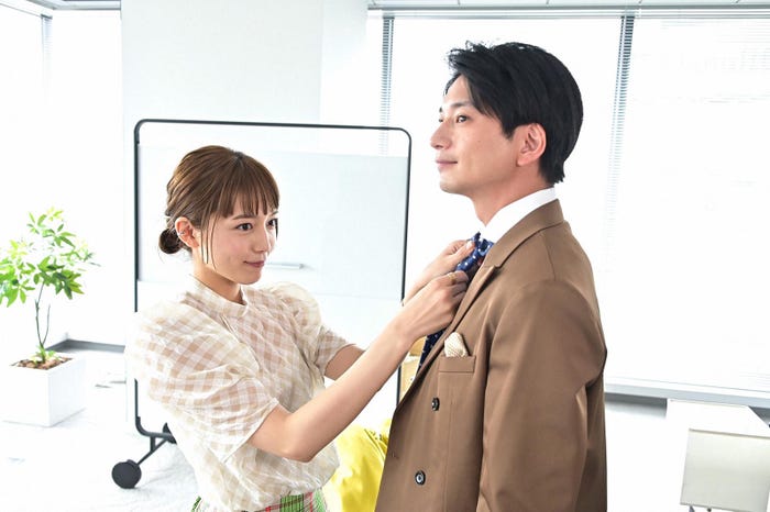 川口春奈、向井理「着飾る恋には理由があって」第1話より(C)TBS