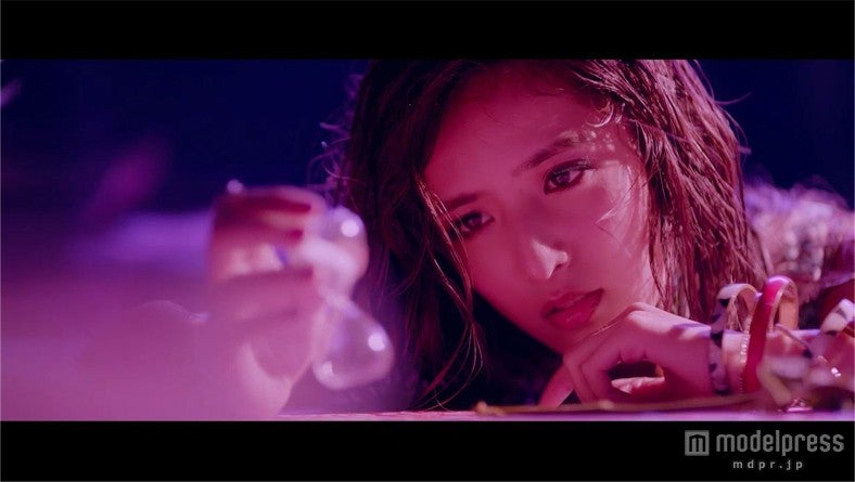 Flowerニューシングル「熱帯魚の涙」／MVより