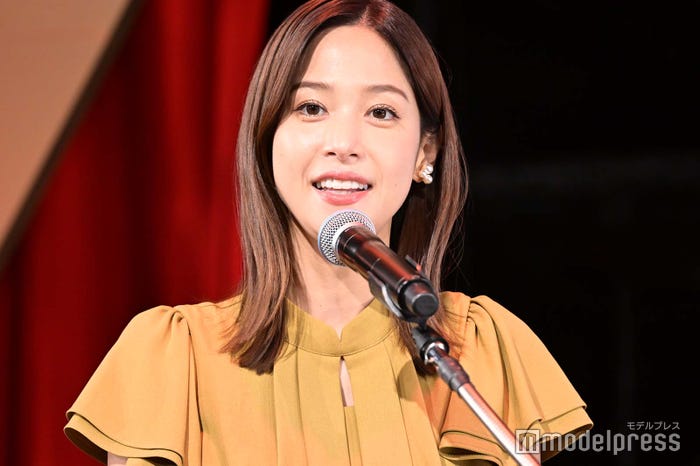 鷲見玲奈(C)モデルプレス