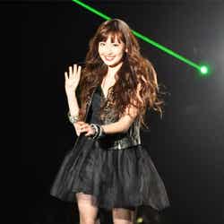 「第1回東京ランウェイ2012 S/S」に登場したAKB48小嶋陽菜