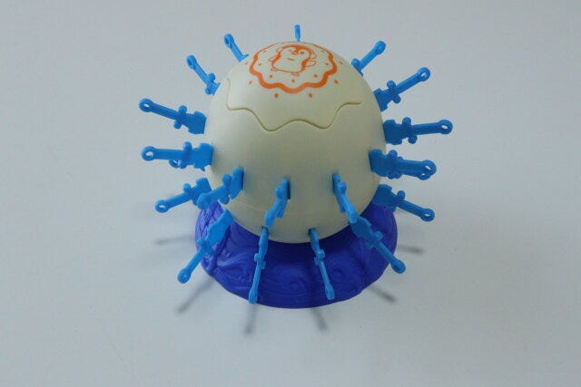 ダイソー ペンギンゲーム ダイソーの黒ひげ危機一髪みたいなペンギンゲーム