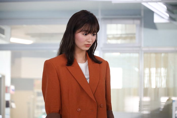 岡崎紗絵「ナイト・ドクター」第6話より(C)フジテレビ