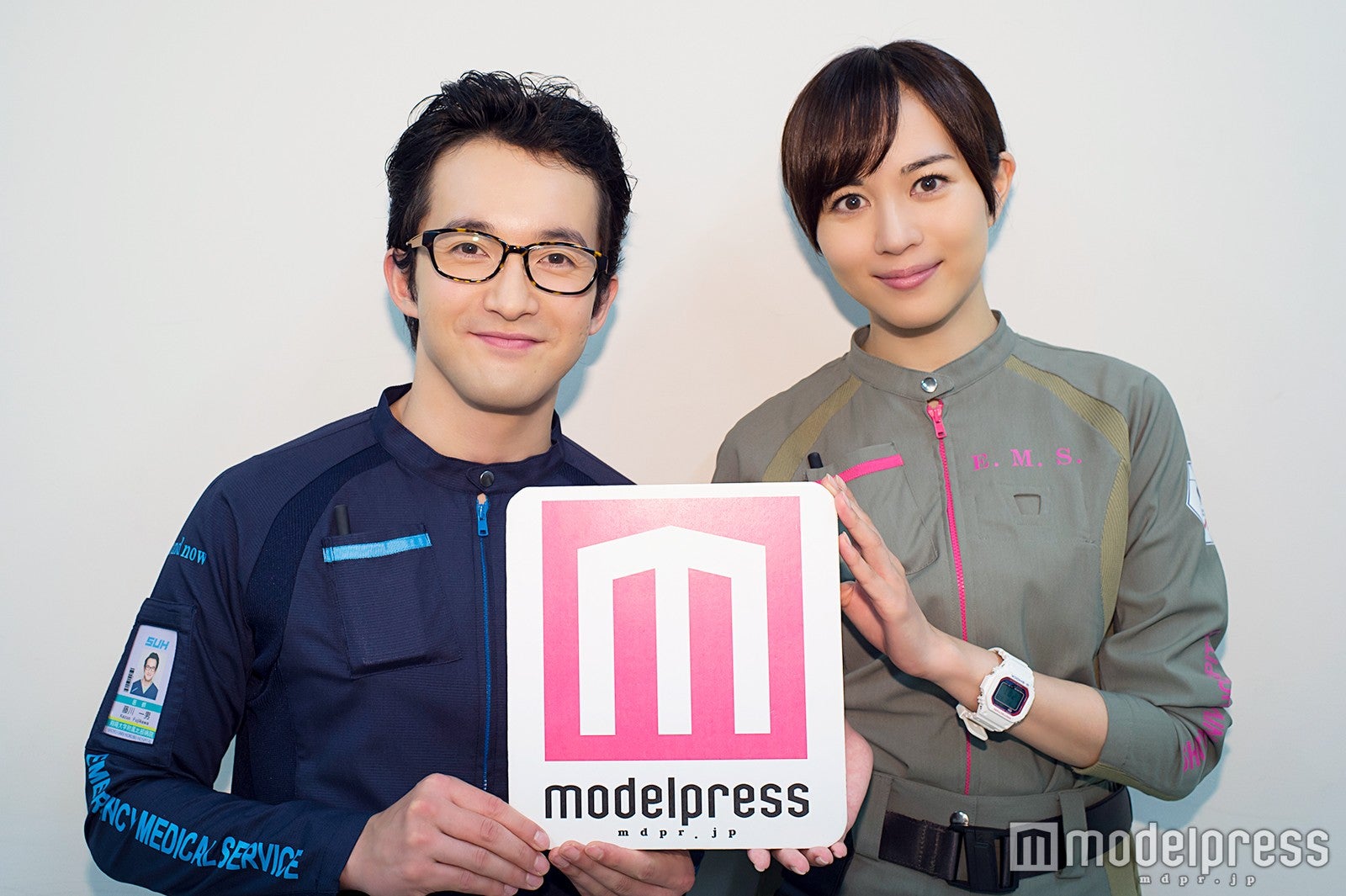 浅利陽介＆比嘉愛未 （C）モデルプレス