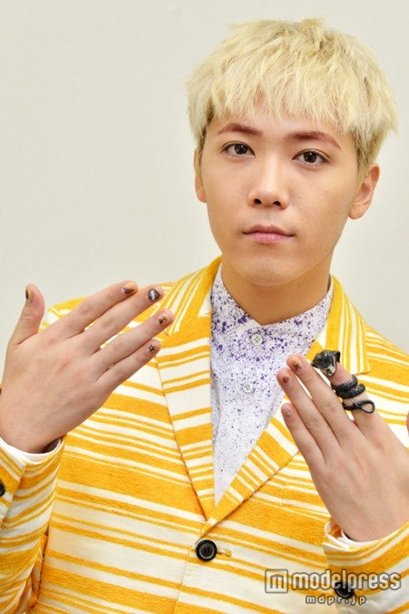 イ・ホンギ／楽屋にて