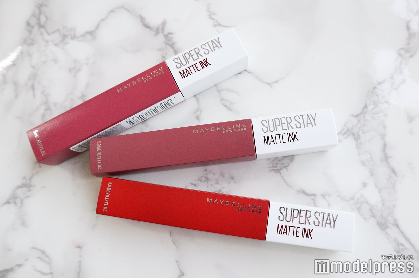 （左から）70、115、118（C）モデルプレス