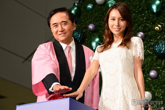 (左から)黒岩祐治神奈川県知事、May J.