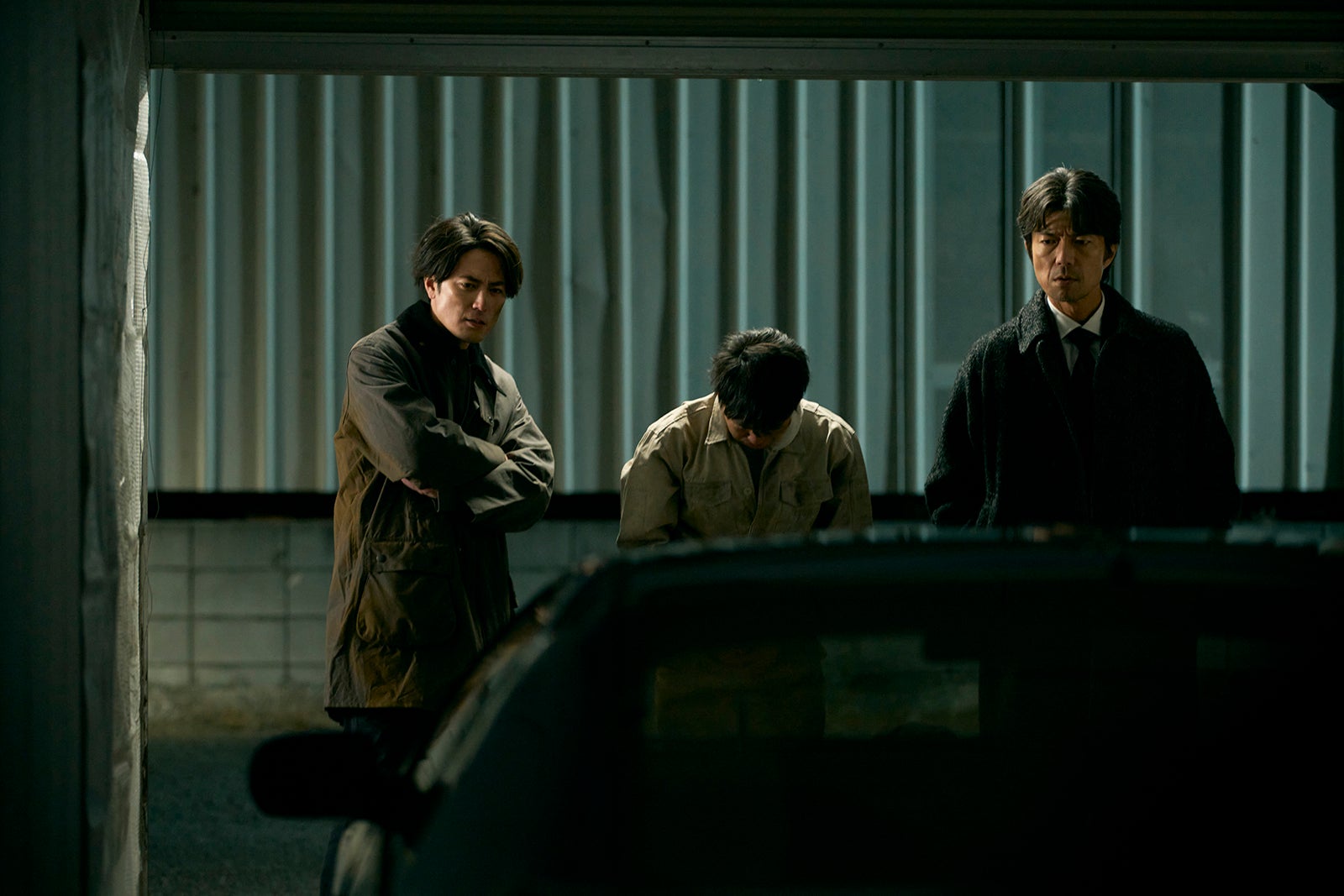 間宮祥太朗、仲村トオル「イグナイト -法の無法者-」第1話（C）TBS