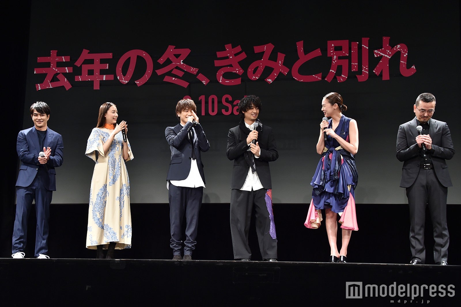 新婚・浅見れいなを祝福する様子 （C）モデルプレス