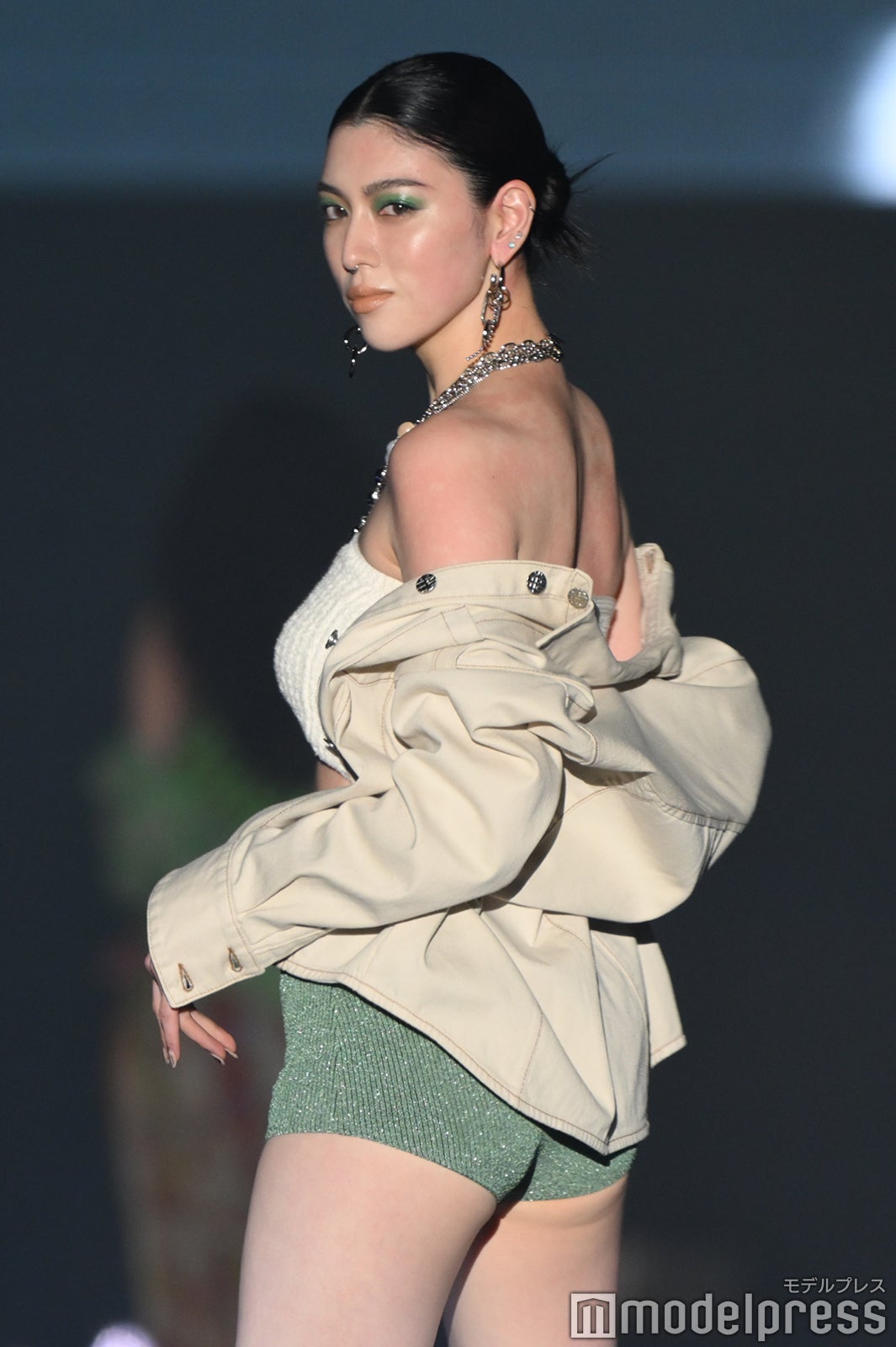 三吉彩花　ランウエイ 