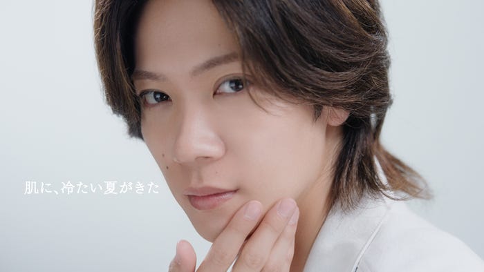神宮寺勇太/新CM「冷やし雪肌精で涼感美白」篇より(提供写真)