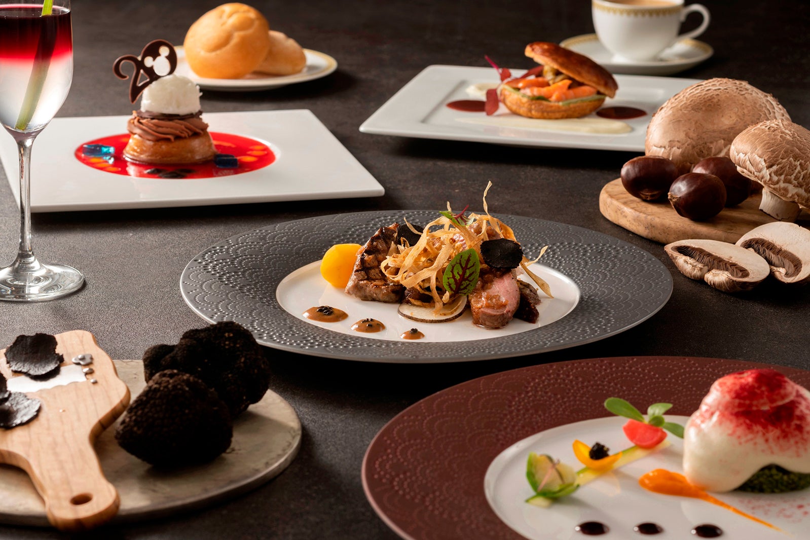 東京ディズニーシー20周年スペシャルコース9,800円／提供店舗： マゼランズ（C）Disney