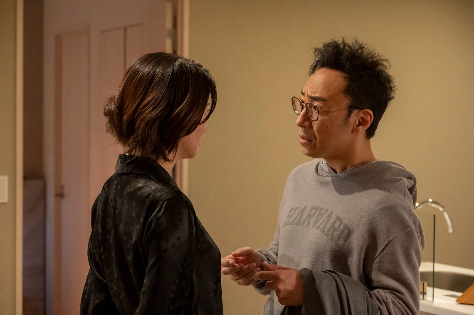 瀧内公美、角田晃広 「大豆田とわ子と三人の元夫」第3話より（C）カンテレ、フジテレビ