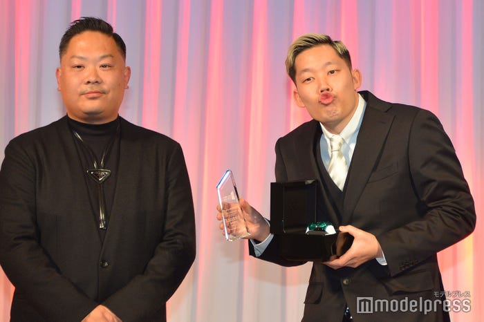 (右)ぬりぼう(C)モデルプレス