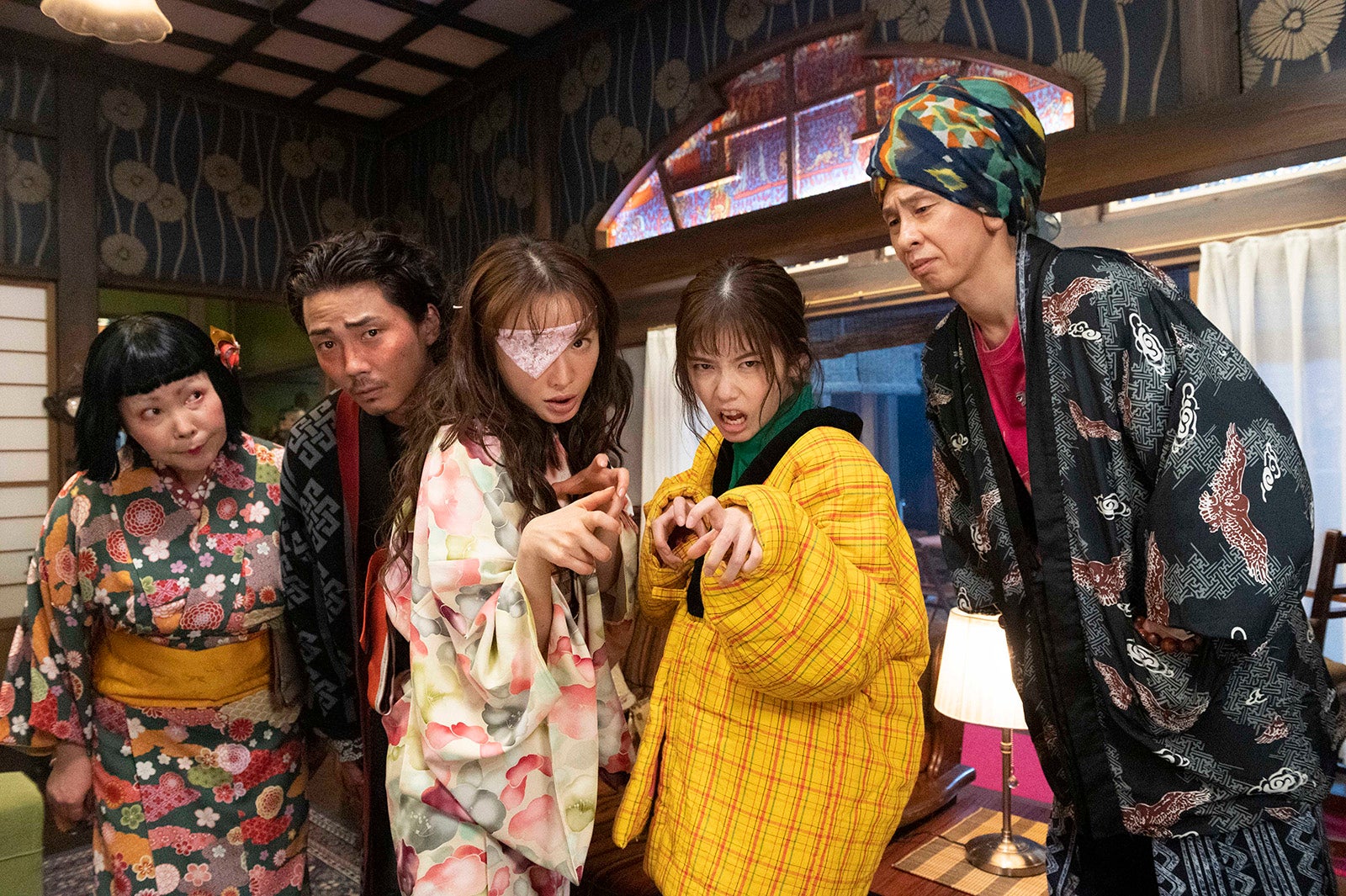 （左から）池谷のぶえ、毎熊克哉、松本まりか、小芝風花、大倉孝二（C）テレビ朝日