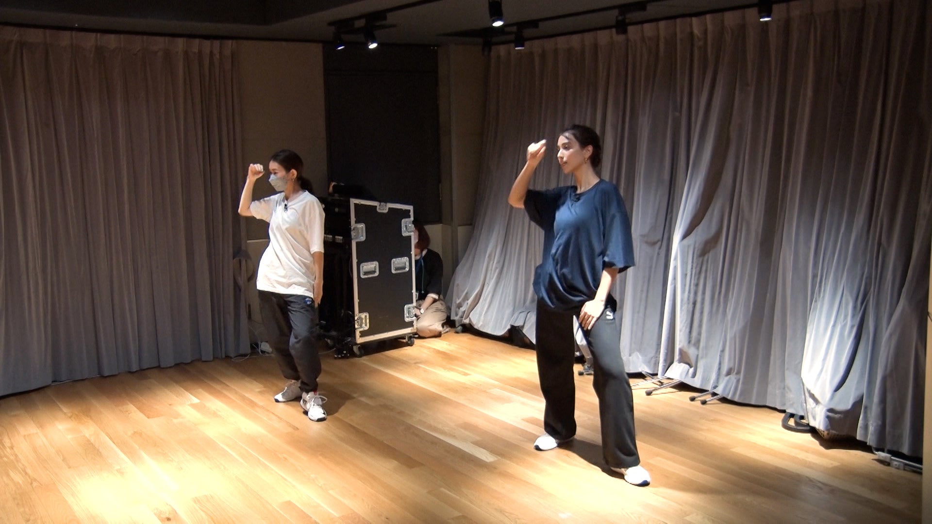 ダンスを練習する滝沢カレン （C）日本テレビ