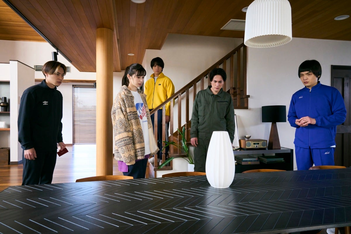 戸塚純貴、中条あやみ、重岡大毅、間宮祥太朗、岡山天音（C）2024映画『ある閉ざされた雪の山荘で』製作委員会（C）東野圭吾／講談社