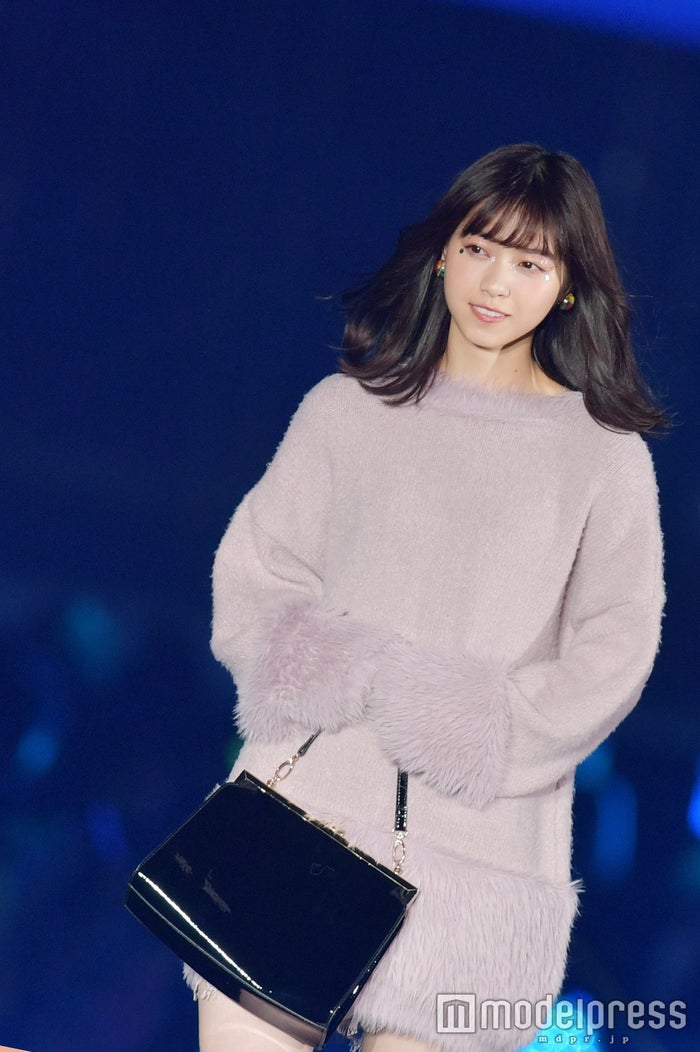 乃木坂46西野七瀬 もこもこミニワンピ キラキラメイクの冬スタイルが可愛い Tgc北九州17 モデルプレス