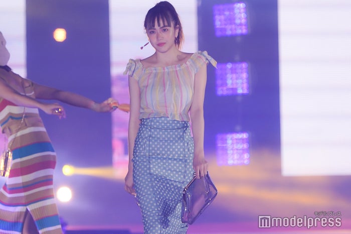 松井愛莉 モテ系肌見せコーデでにっこり Girlsaward 18 S S モデルプレス 松井愛莉 モテ系肌見せコーデでにっこり Girlsaward 18 S S モデルプレス