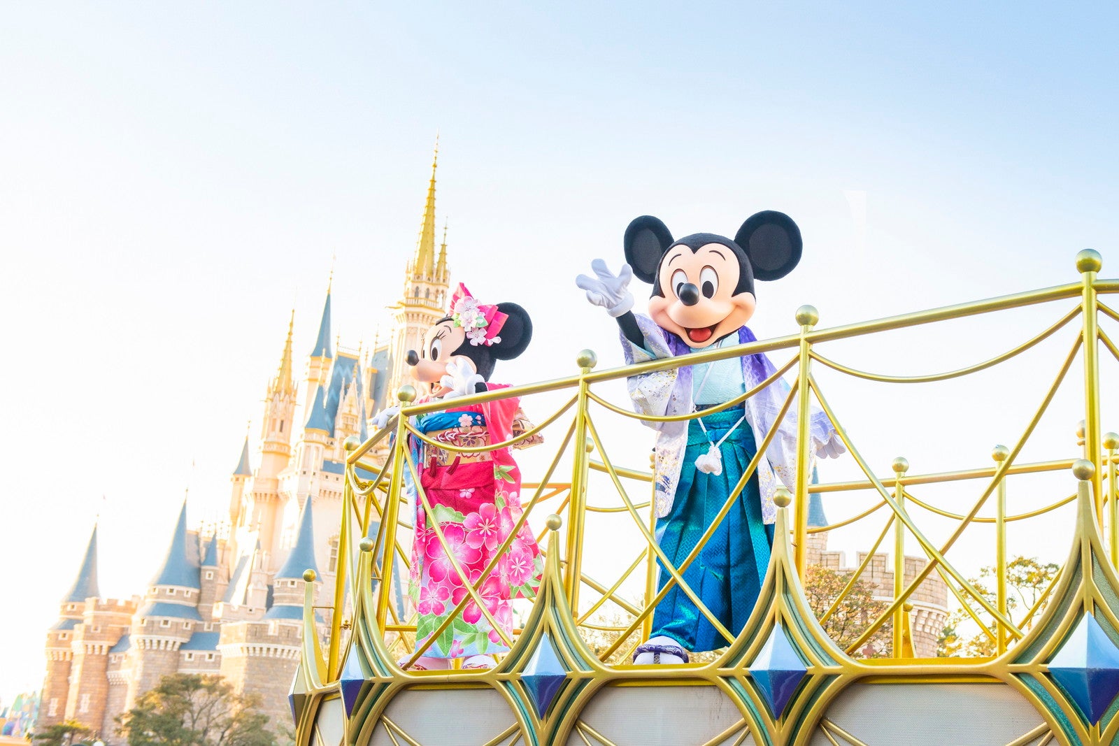 東京ディズニーランド＆シー、2024年正月イベント元旦から　グリーティング音楽一新、ムーシューの“辰年”グッズも