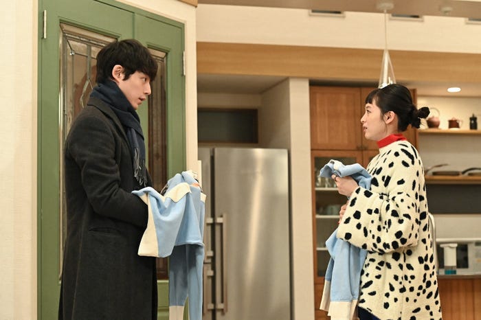 坂口健太郎、清野菜名/「婚姻届に判を捺しただけですが」最終話より(C)TBS