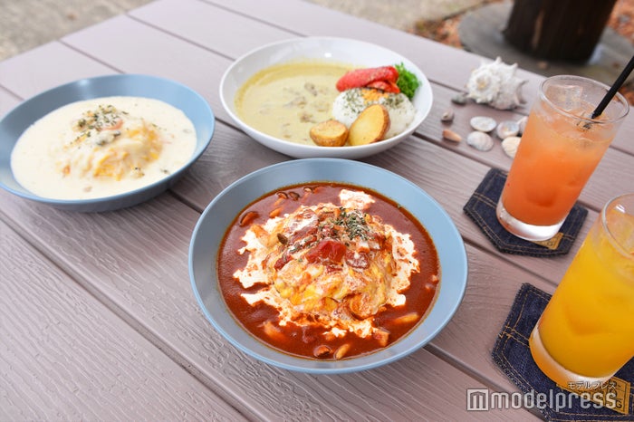 とろとろ玉子のハヤシオムライス、とろとろ玉子のシーフードオムライス¥850、能登牛の豆乳グリーンカレー¥1200(C)モデルプレス