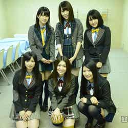 (下段左から)武藤十夢、大島優子、倉持明日香(上段左から)竹内美宥、菊地あやか、内田眞由美(C)AKS