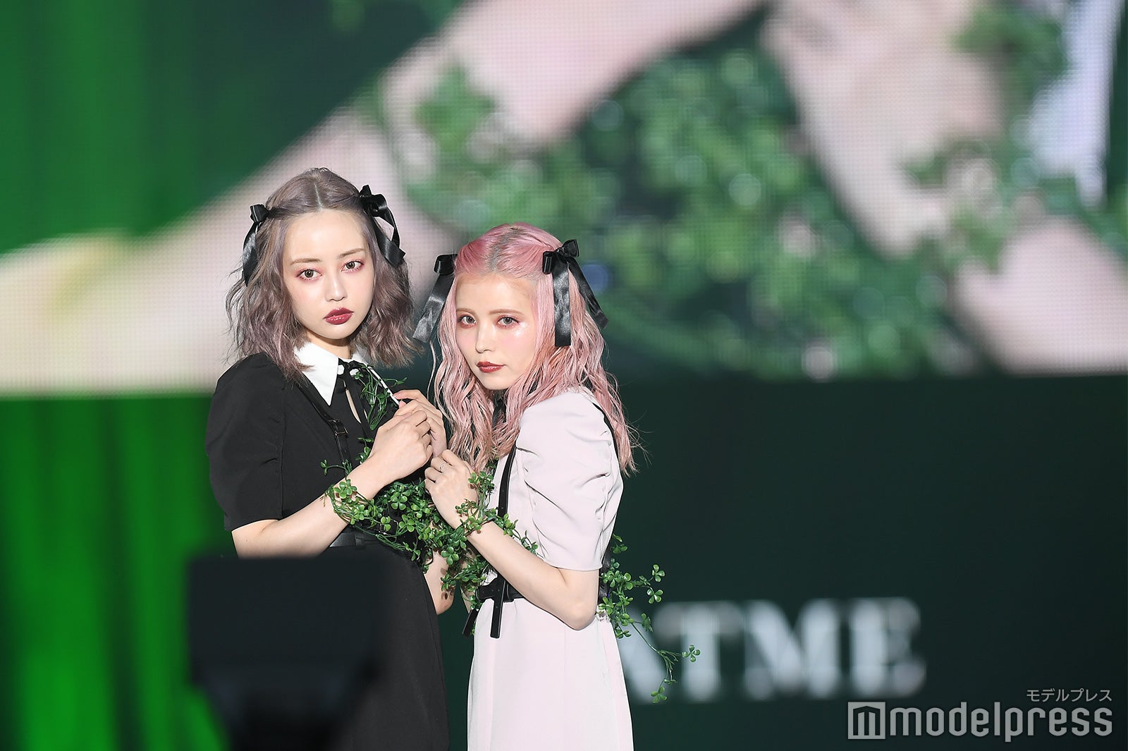 中村里砂、益若つばさ（C）モデルプレス