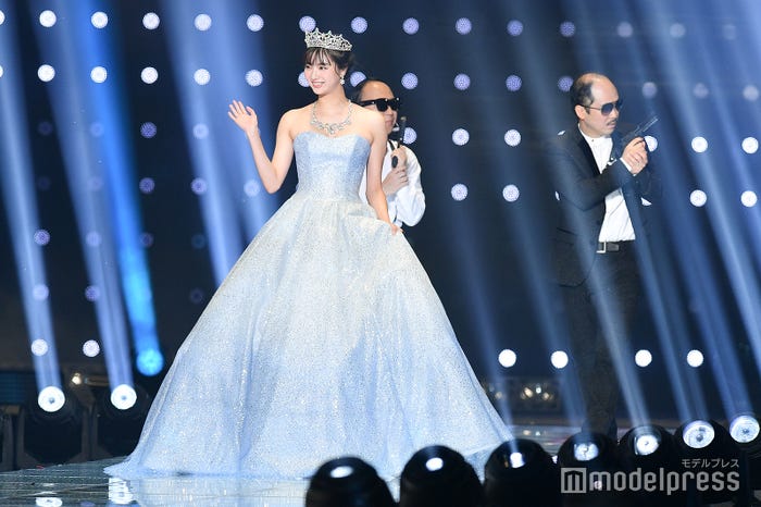 新川優愛 (C)モデルプレス