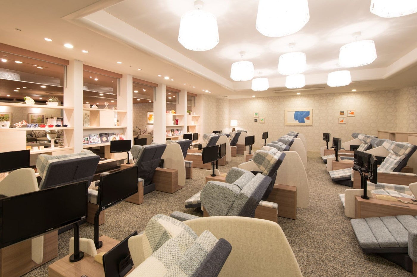 湯上がりにのんびりできるくつろぎスペースも完備／提供画像