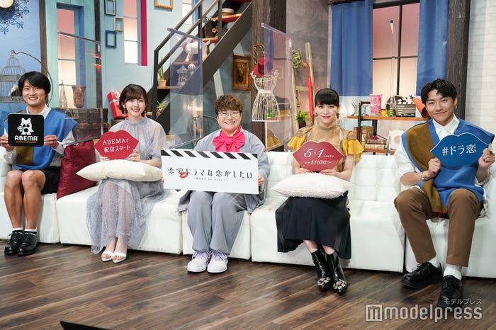 (左から)福徳秀介、鈴木愛理、近藤春菜、あ~ちゃん、小森隼 (C)モデルプレス