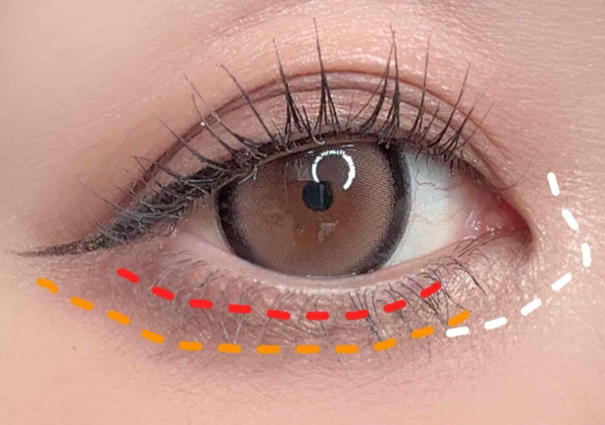 アイシャドウの重ねすぎは逆効果！古見えしちゃうメイクの落とし穴