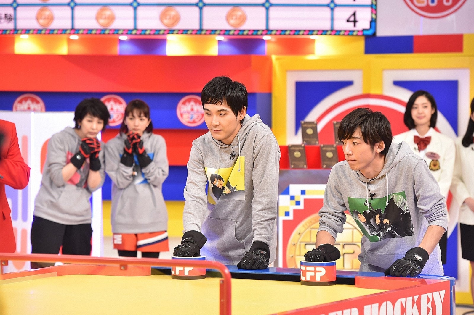 松田龍平、高橋一生 （C）TBS