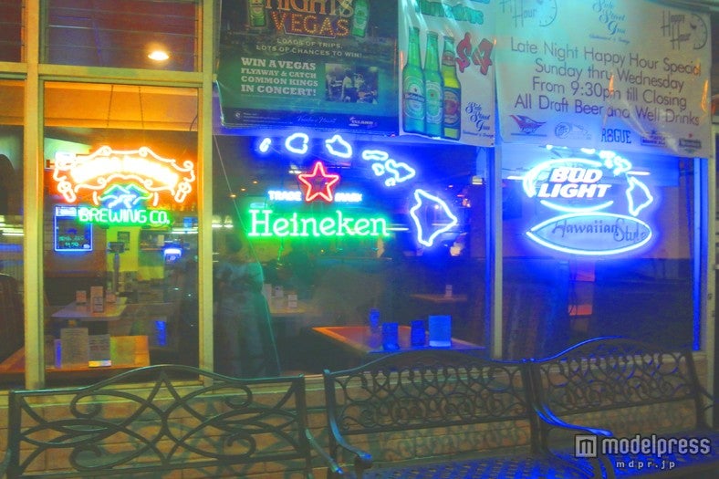 ネオンがいかにもローカルな雰囲気