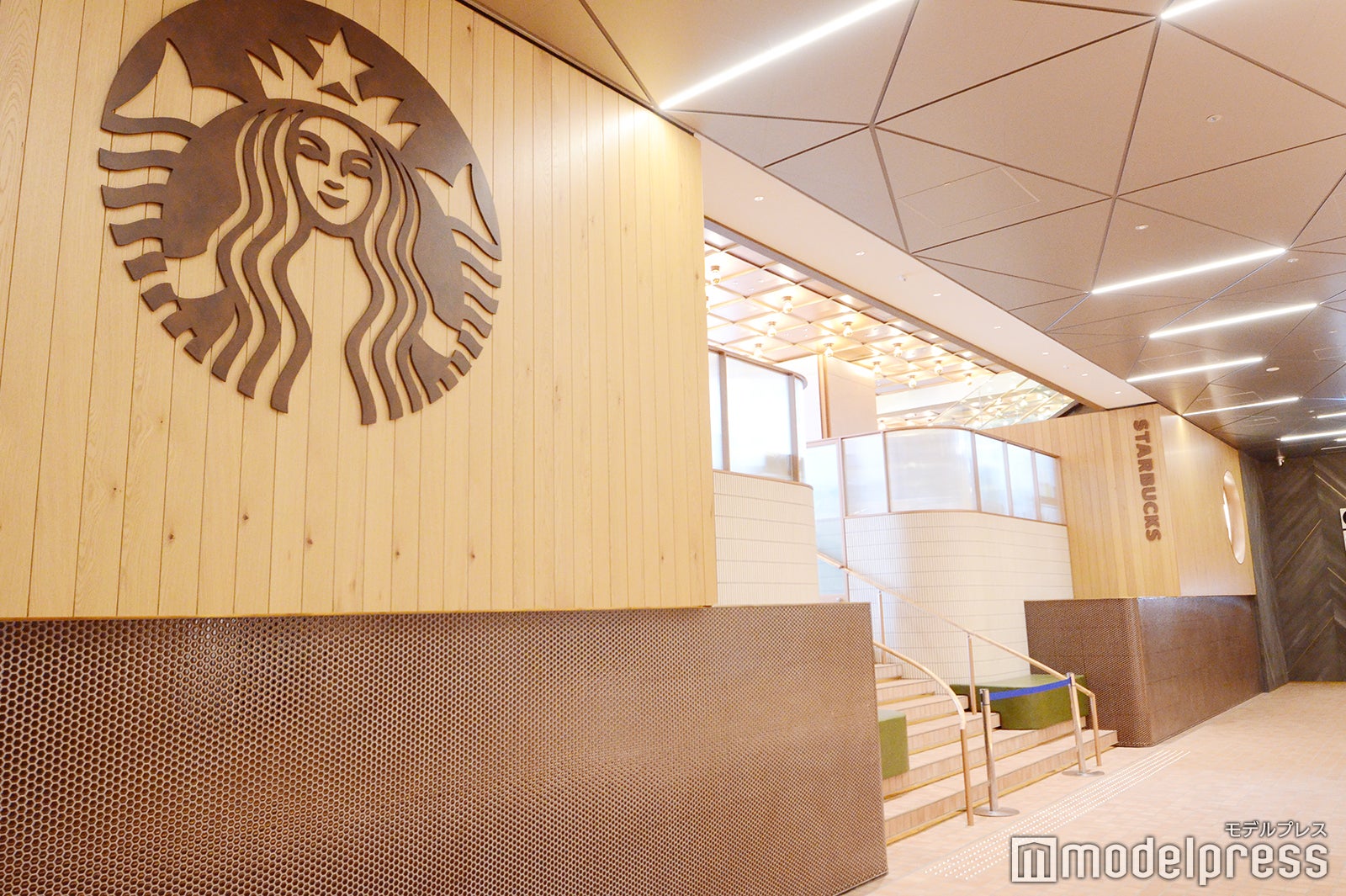 スターバックスコーヒー東急歌舞伎町タワー店（C）モデルプレス