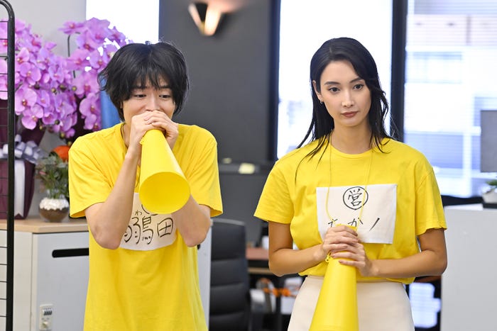 塩野瑛久、菜々緒「無能の鷹」第4話(C)テレビ朝日